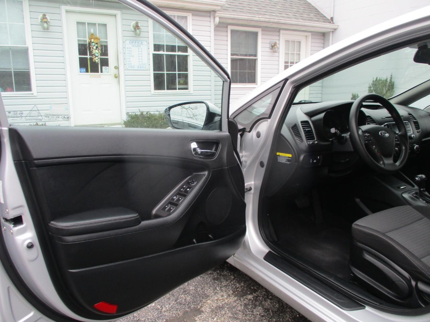 2015 SILVER Kia Forte (KNAFX4A62F5) , AUTOMATIC transmission, located at 540a Delsea Drive, Sewell, NJ, 08080, (856) 589-6888, 39.752560, -75.111206 - Photo#15